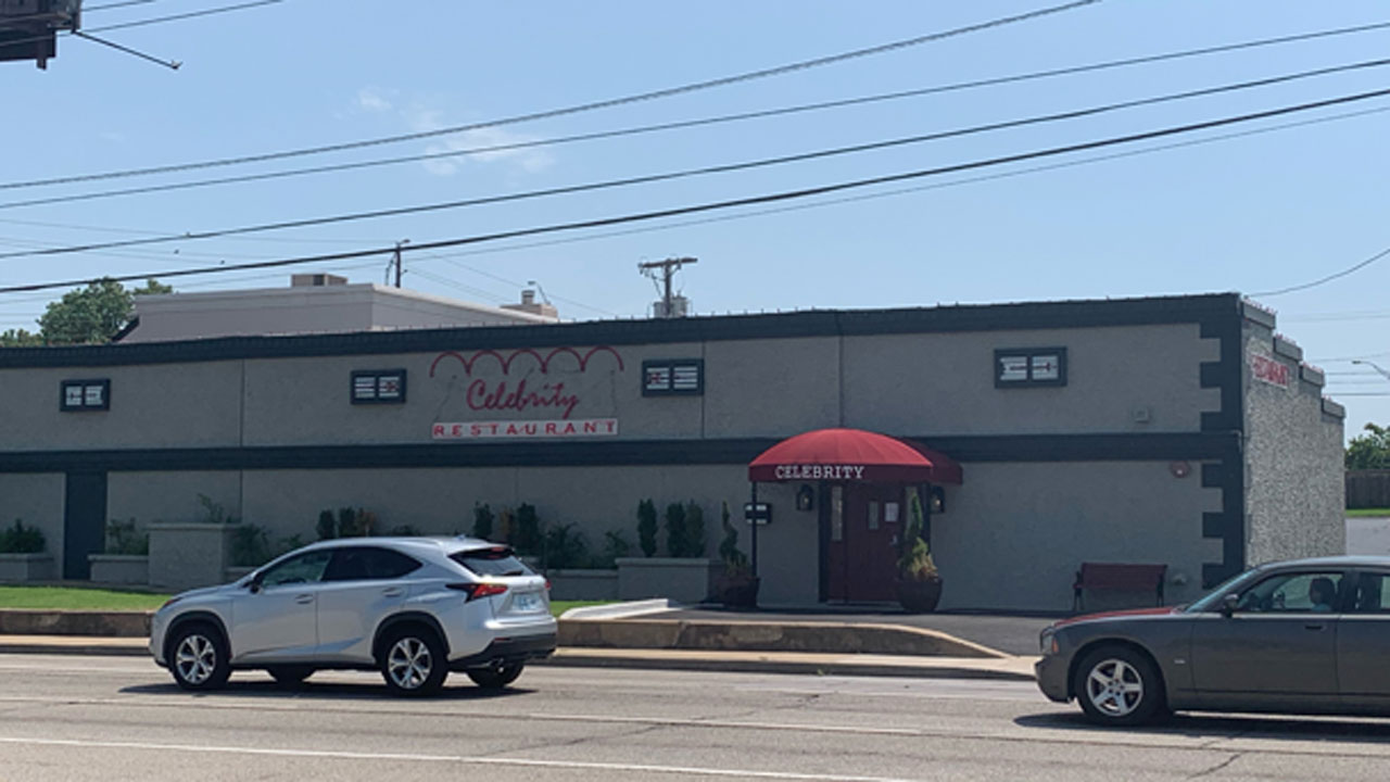 Celebrity Restaurant's Piano Man To Play Potentially Final Performance Friday Night - Vimarsana News