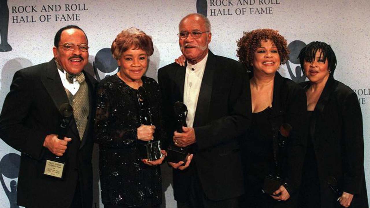 Pervis Staples, Member Of Famed Staple Singers, Dies At 85 - Vimarsana News