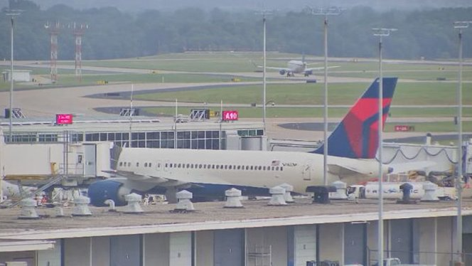 Tulsa airport unveils 44,000-square-foot hangar for business jets
