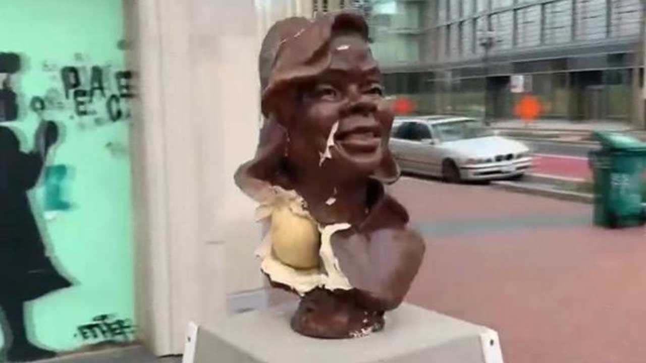 New Breonna Taylor Bust Smashed In Oakland - Vimarsana News