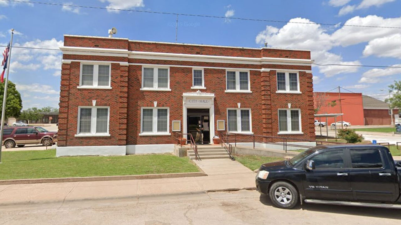 Texas Mayor Resigns After Telling Residents Desperate For Power And