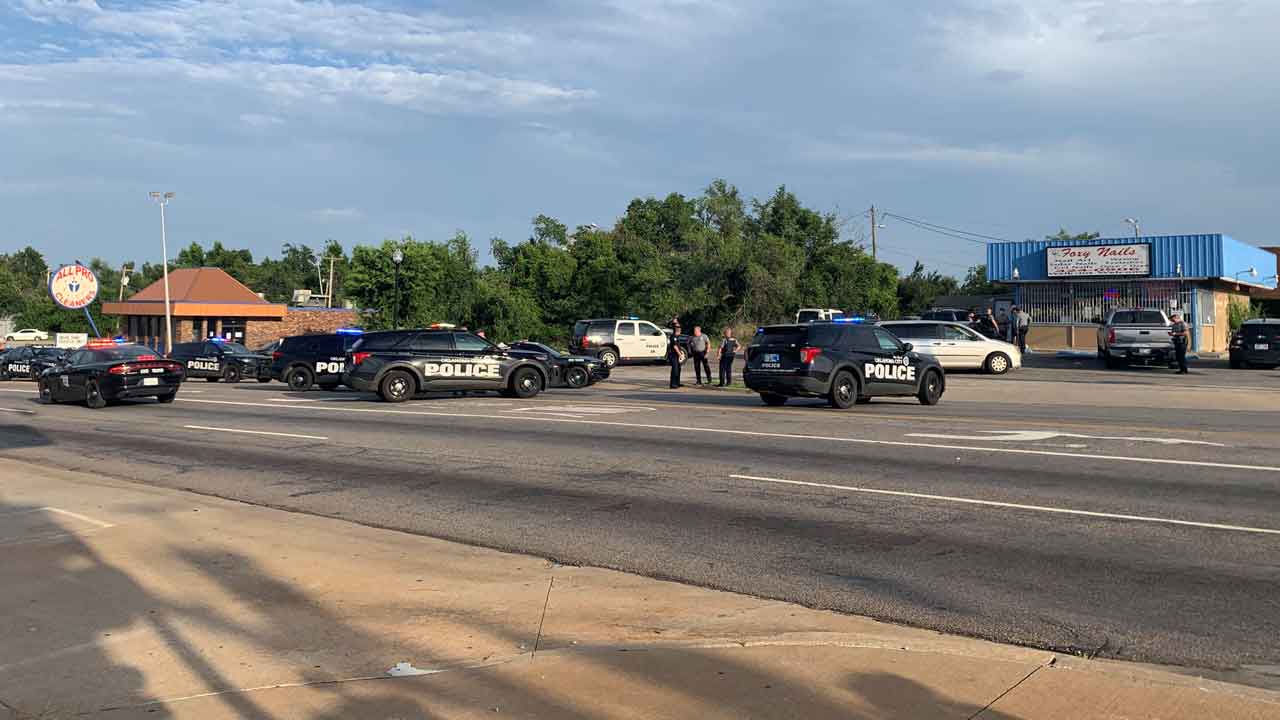 Law Enforcement Agencies Surround OKC Business, Reported Armed Suspect In Custody - Vimarsana News