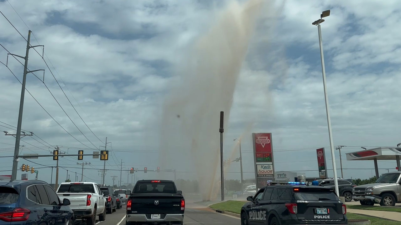 Crews Work To Repair Water Main Break In NW Oklahoma City