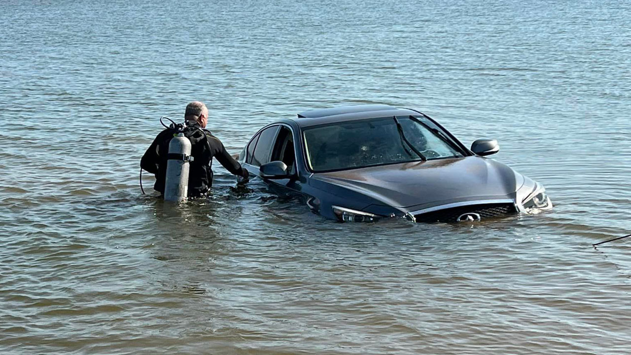 Diving Motor Rescue OHP Dive Team Recovers Car From Lake Thunderbird