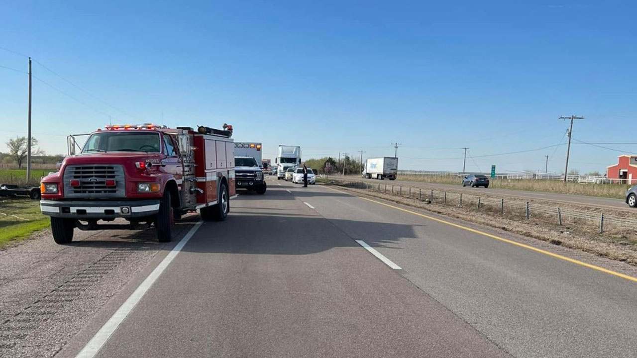 2 Dead In I35 Crash Near Purcell