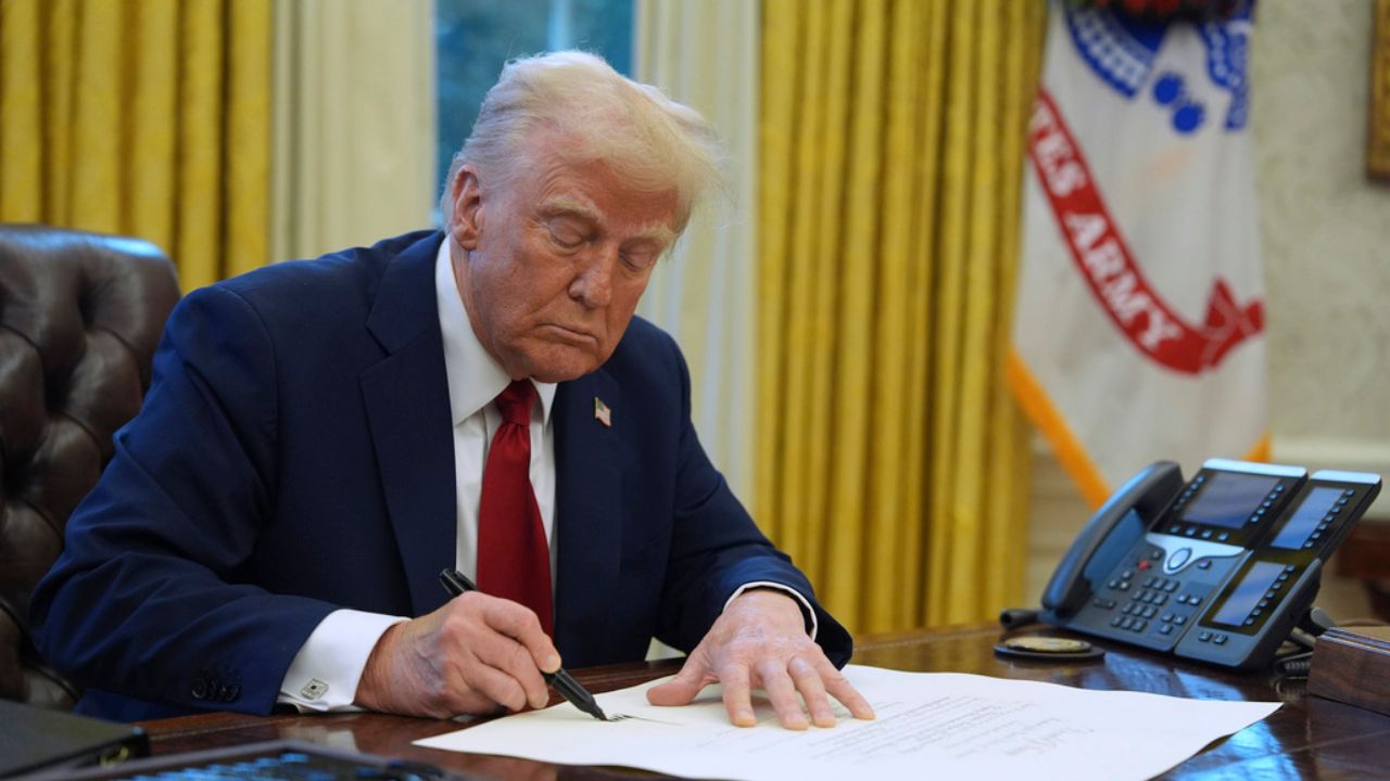 Trump hits Canada, Mexico and China with steep new tariffs, stoking ...